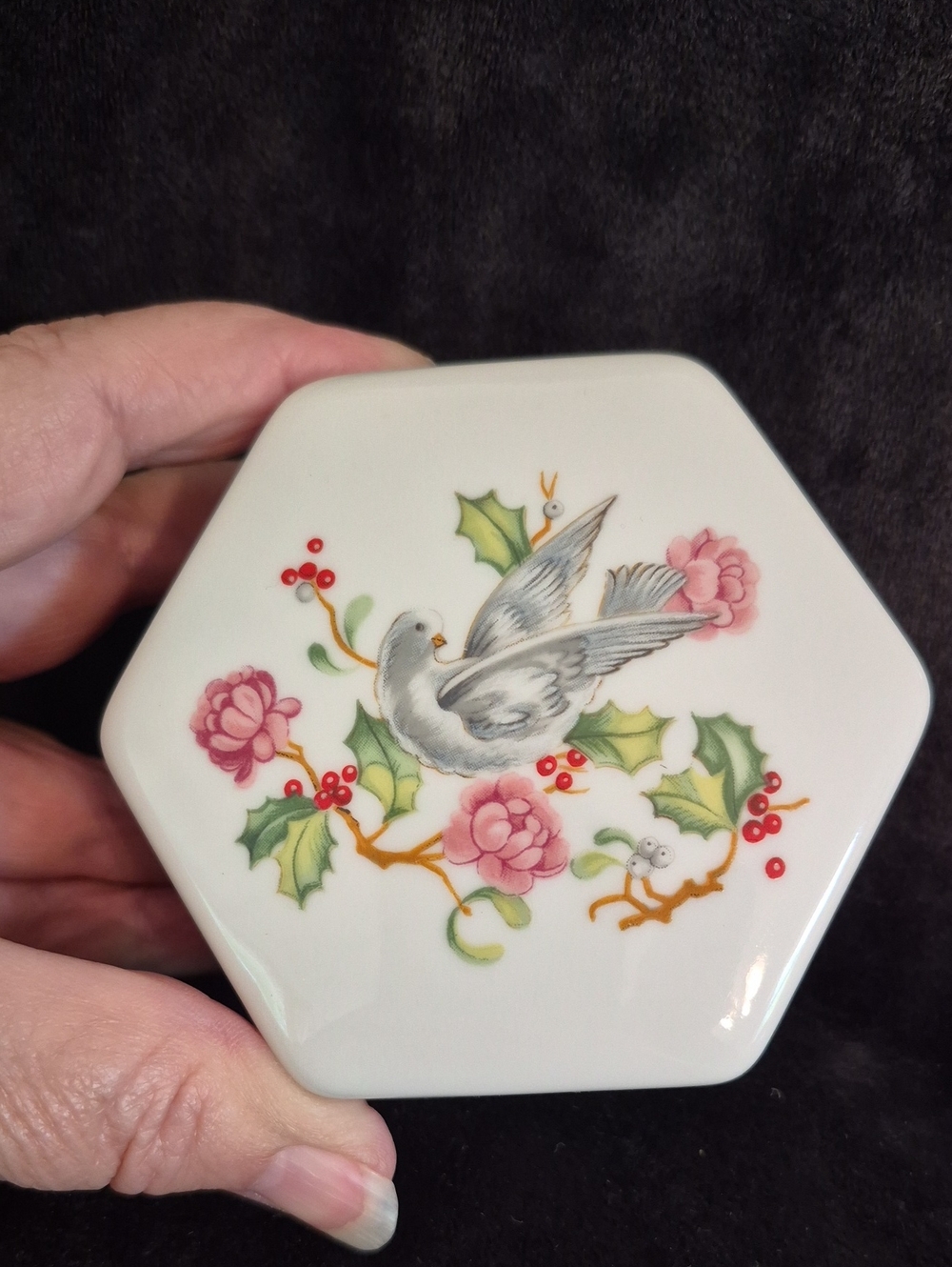 Vintage 1983 Avon Holiday Greetings Porcelain Hinged Trinket Box